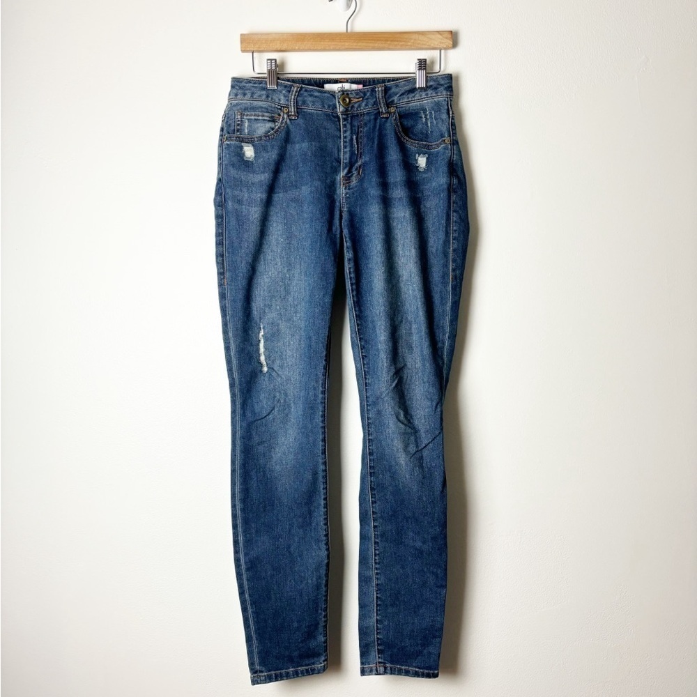 CABI • Women’s Curvy Skinny Medium Wash Distressed Jeans Cotton Blend Size 6